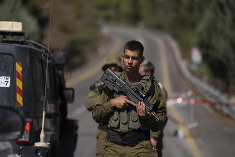 Palestinians struggle to evacuate northern Gaza amid growing Israeli warnings of ground offensive